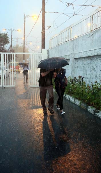 Sağanak yağmur İstanbul'u felç etti! İşte şok görüntüler... 7