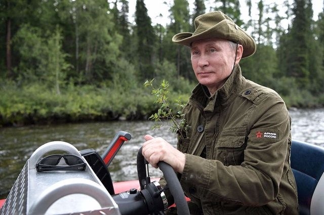 Vladimir Putin balığa çıktı, stres attı! 2