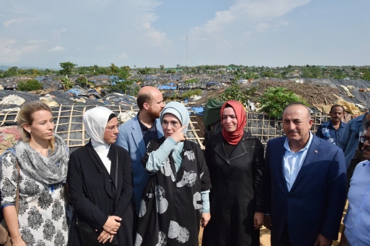 Emine Erdoğan Bangladeş'teki kampları ziyaret etti... 27