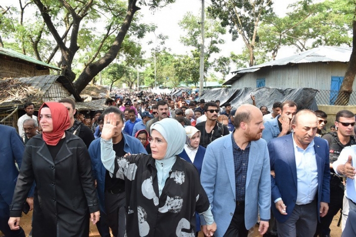 Emine Erdoğan Bangladeş'teki kampları ziyaret etti... 23