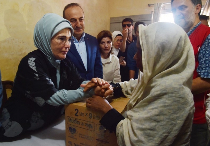 Emine Erdoğan Bangladeş'teki kampları ziyaret etti... 6