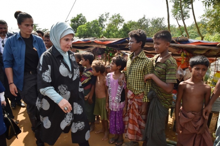 Emine Erdoğan Bangladeş'teki kampları ziyaret etti... 30