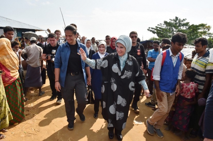 Emine Erdoğan Bangladeş'teki kampları ziyaret etti... 29