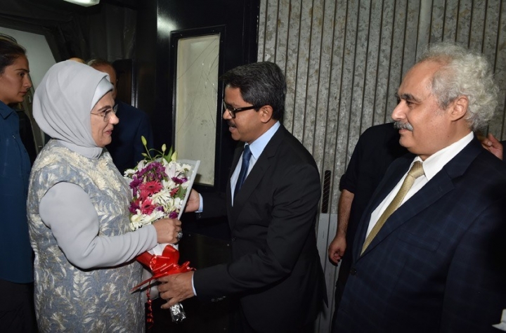 Emine Erdoğan Bangladeş'teki kampları ziyaret etti... 2