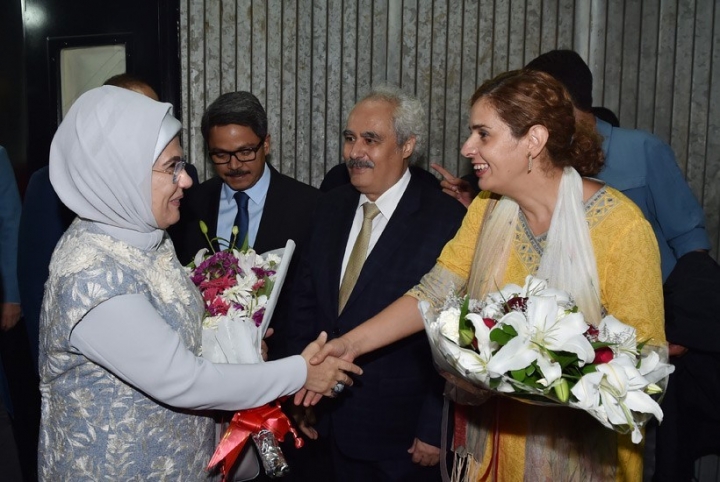 Emine Erdoğan Bangladeş'teki kampları ziyaret etti... 3