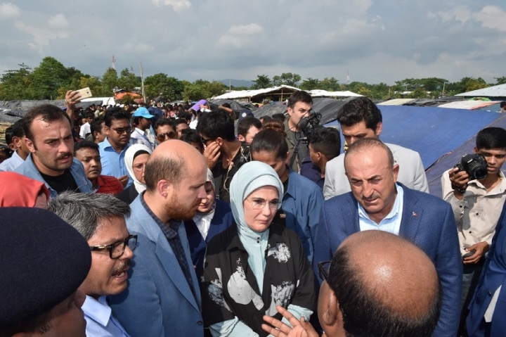 Emine Erdoğan Bangladeş'teki kampları ziyaret etti... 25