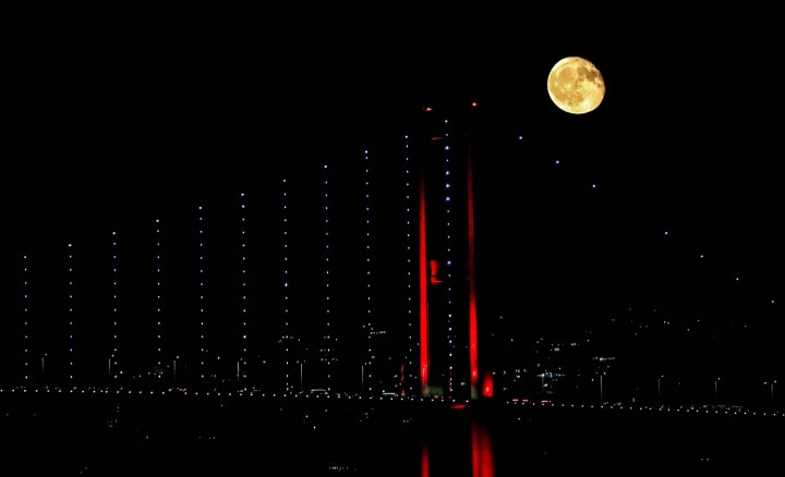 İstanbul'da dolunay şöleni... 2