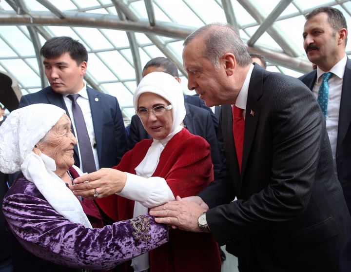 Cumhurbaşkanı Erdoğan Kazakistan'da cami ziyaret etti, EXPO fuarını gezdi 13