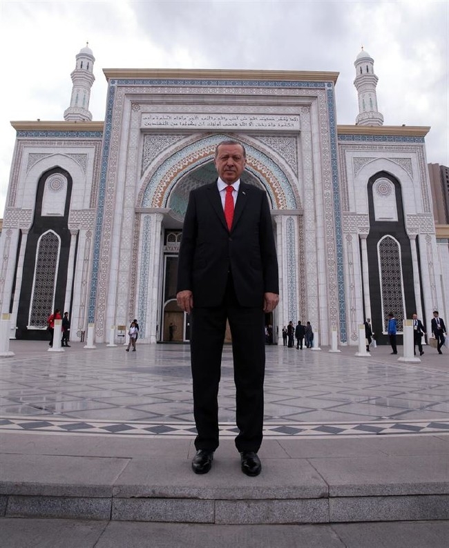 Cumhurbaşkanı Erdoğan Kazakistan'da cami ziyaret etti, EXPO fuarını gezdi 1