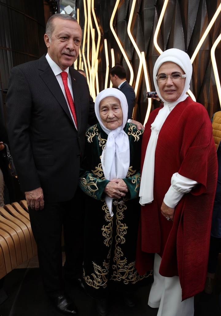 Cumhurbaşkanı Erdoğan Kazakistan'da cami ziyaret etti, EXPO fuarını gezdi 14