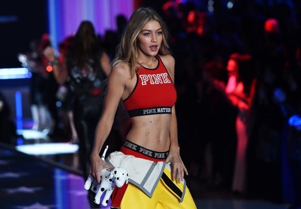 Şirinliği Gigi Hadid'in başına dert açtı! 8
