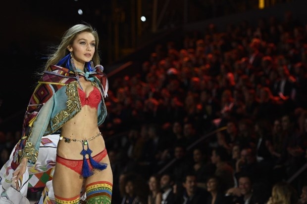 Şirinliği Gigi Hadid'in başına dert açtı! 3