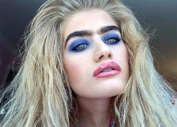 Kaşları için Frida Kahlo'yu örnek alıyormuş! 10
