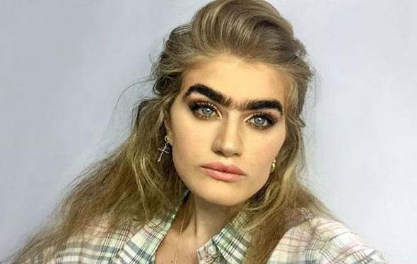 Kaşları için Frida Kahlo'yu örnek alıyormuş! 8