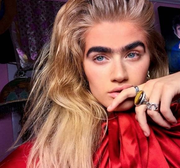 Kaşları için Frida Kahlo'yu örnek alıyormuş! 1