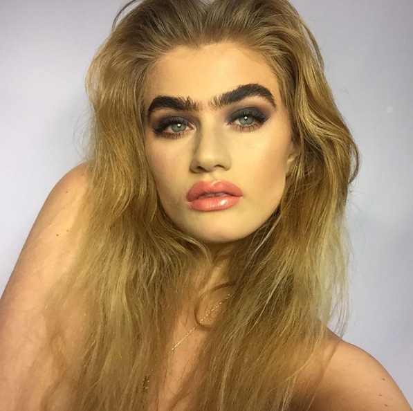 Kaşları için Frida Kahlo'yu örnek alıyormuş! 2