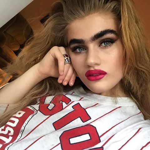 Kaşları için Frida Kahlo'yu örnek alıyormuş! 3