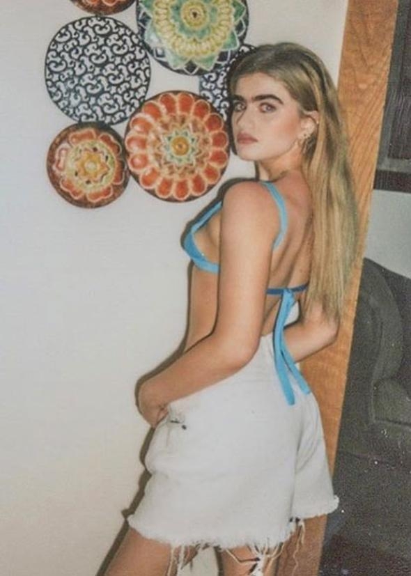 Kaşları için Frida Kahlo'yu örnek alıyormuş! 6