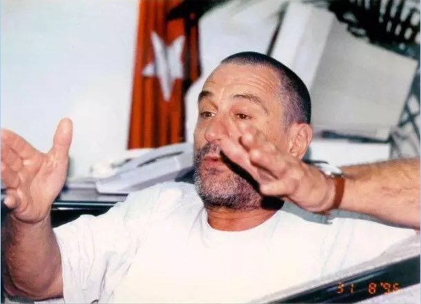 Robert de Niro'nun Kemancı Bar'da kimlik kontrolü yaptığı ortaya çıktı! 3