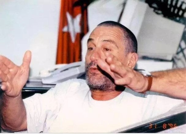 Robert de Niro'nun Kemancı Bar'da kimlik kontrolü yaptığı ortaya çıktı! 7