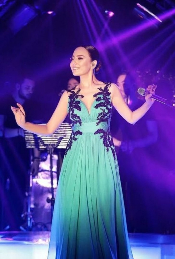 Ebru Gündeş için kesenin ağzını açıyorlar! 15