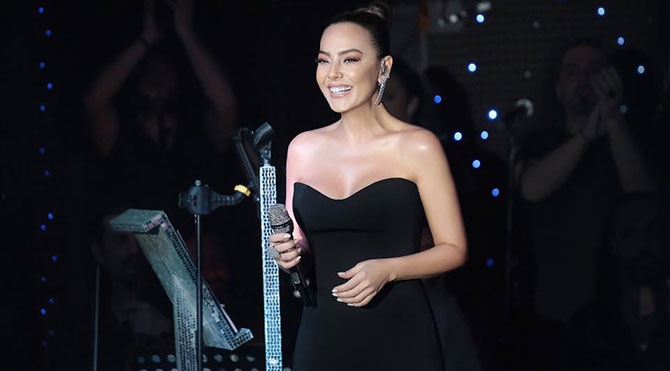 Ebru Gündeş için kesenin ağzını açıyorlar! 20
