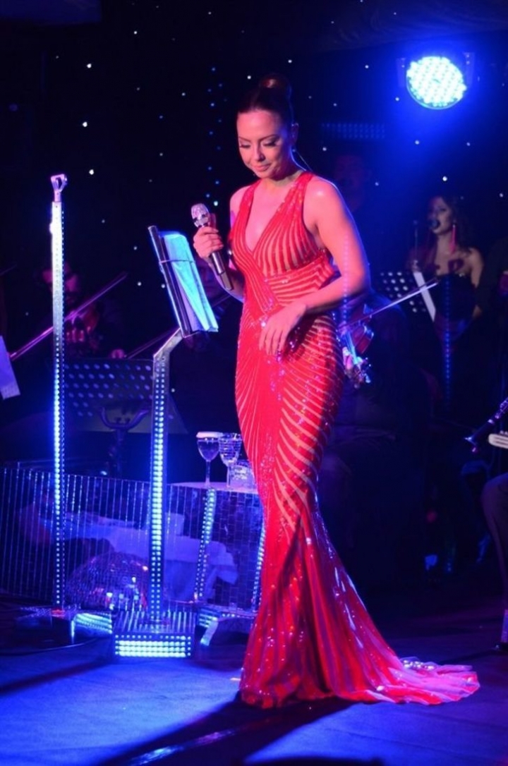 Ebru Gündeş için kesenin ağzını açıyorlar! 12