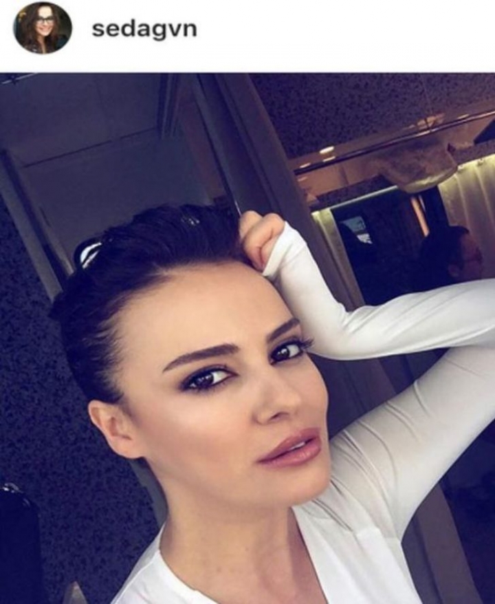 Ünlülerin sosyal medyada fotoğraflarına uyguladıkları göze batan Photoshop hataları! 17