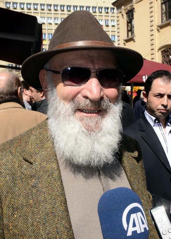 Tuncel Kurtiz, 4. ölüm yıldönümünde sevenleri tarafından sosyal medyada anılıyor! 23