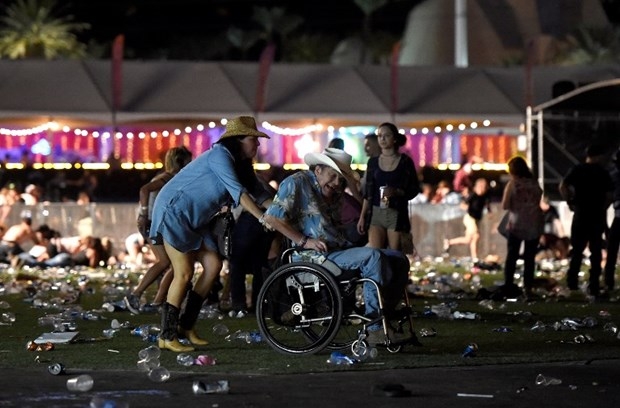 İşte Las Vegas'ta konser alanına düzenlenen silahlı saldırıdaki dehşet anları! 19