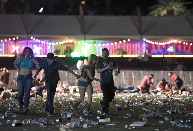 İşte Las Vegas'ta konser alanına düzenlenen silahlı saldırıdaki dehşet anları! 10