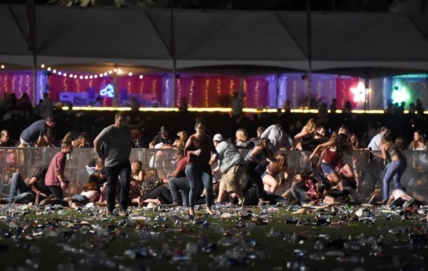 İşte Las Vegas'ta konser alanına düzenlenen silahlı saldırıdaki dehşet anları! 14