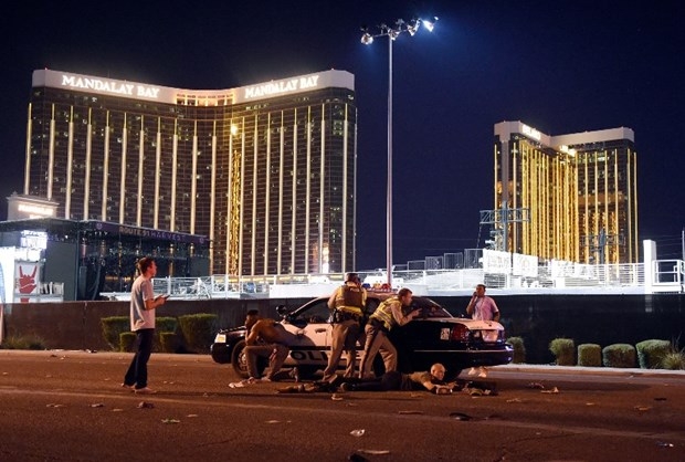 İşte Las Vegas'ta konser alanına düzenlenen silahlı saldırıdaki dehşet anları! 15
