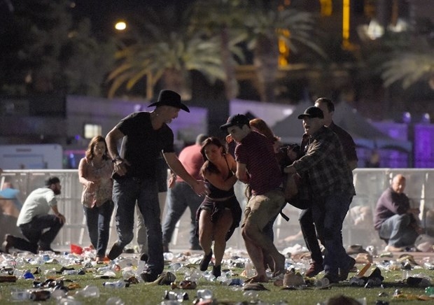 İşte Las Vegas'ta konser alanına düzenlenen silahlı saldırıdaki dehşet anları! 12