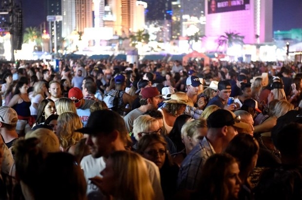 İşte Las Vegas'ta konser alanına düzenlenen silahlı saldırıdaki dehşet anları! 23