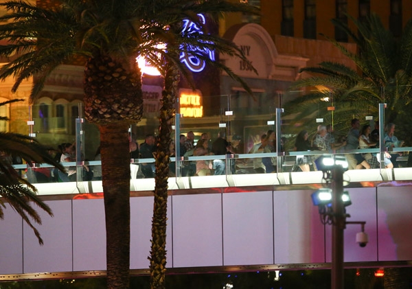 İşte Las Vegas'ta konser alanına düzenlenen silahlı saldırıdaki dehşet anları! 1