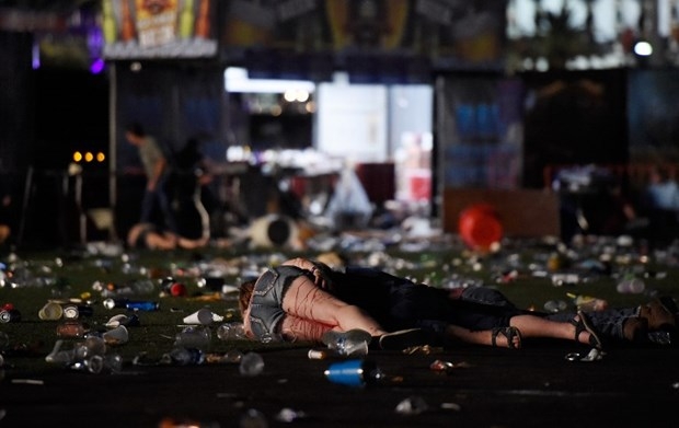 İşte Las Vegas'ta konser alanına düzenlenen silahlı saldırıdaki dehşet anları! 17