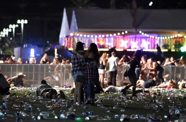 İşte Las Vegas'ta konser alanına düzenlenen silahlı saldırıdaki dehşet anları! 13