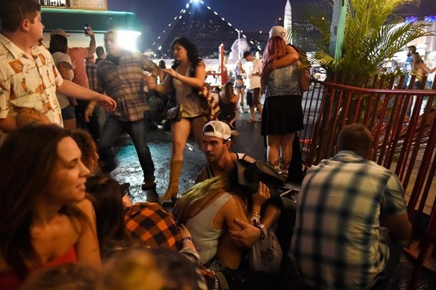 İşte Las Vegas'ta konser alanına düzenlenen silahlı saldırıdaki dehşet anları! 20