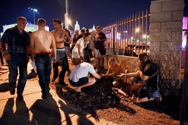 İşte Las Vegas'ta konser alanına düzenlenen silahlı saldırıdaki dehşet anları! 18
