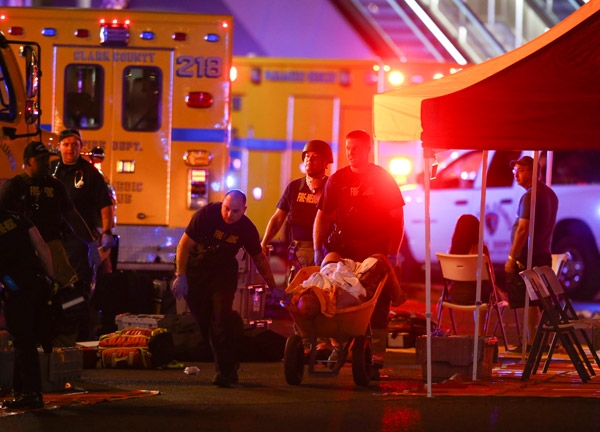 İşte Las Vegas'ta konser alanına düzenlenen silahlı saldırıdaki dehşet anları! 2