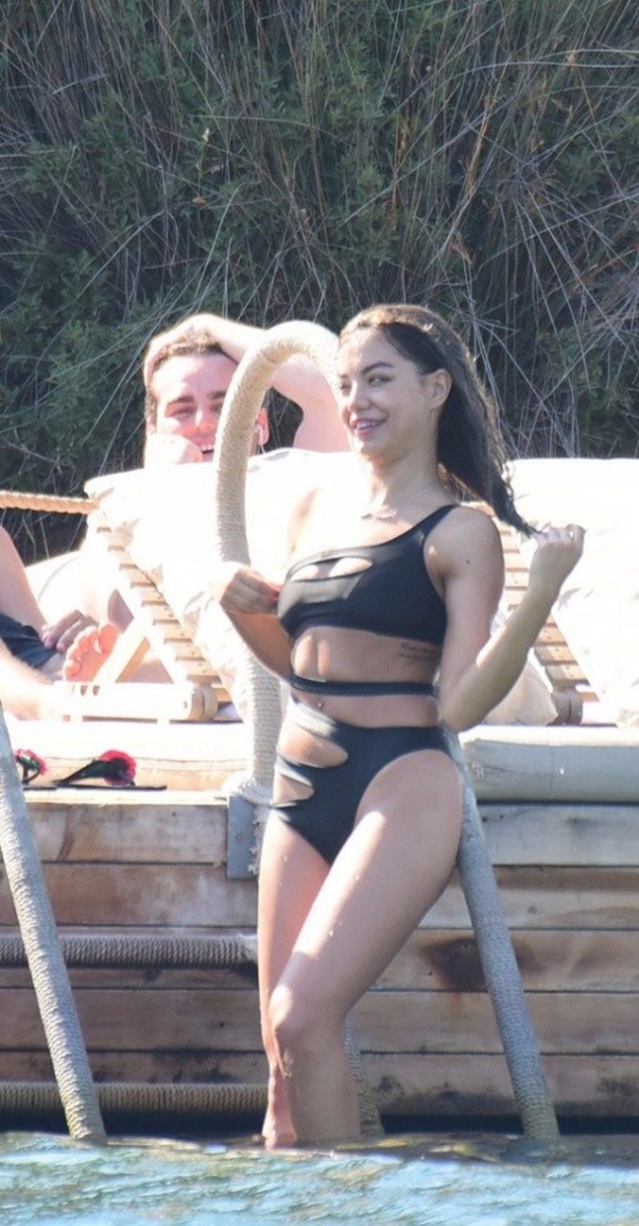 Özcan Deniz'in eski aşkı Buse Narcı göz rengini değiştirdi! 13