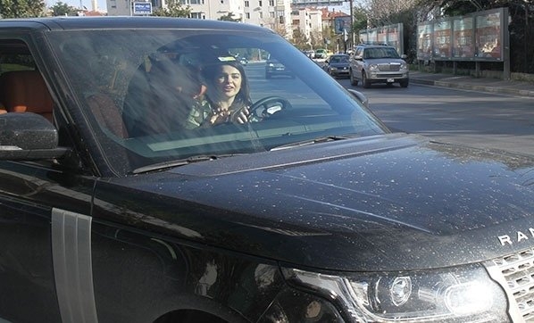 Yerli ve yabancı yıldız isimlerin lüks otomobilleri! 19