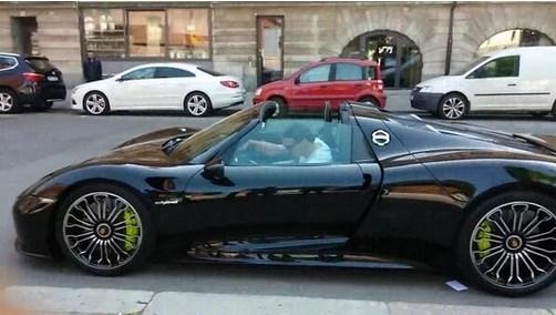 Yerli ve yabancı yıldız isimlerin lüks otomobilleri! 56