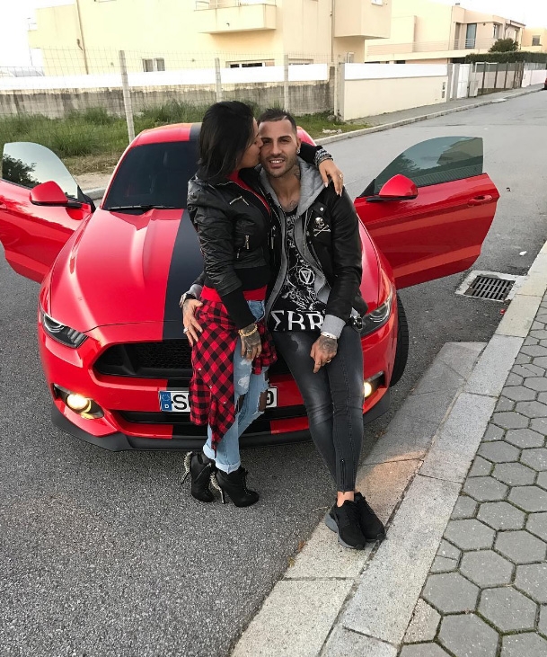 Yerli ve yabancı yıldız isimlerin lüks otomobilleri! 53