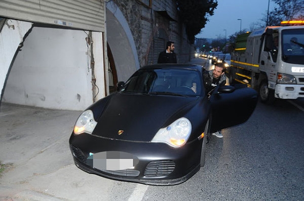 Yerli ve yabancı yıldız isimlerin lüks otomobilleri! 18