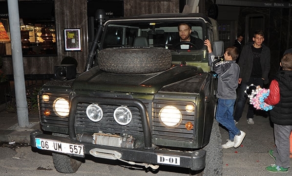 Yerli ve yabancı yıldız isimlerin lüks otomobilleri! 1