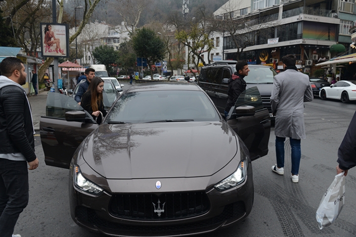 Yerli ve yabancı yıldız isimlerin lüks otomobilleri! 28