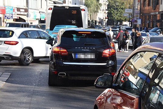 Yerli ve yabancı yıldız isimlerin lüks otomobilleri! 36