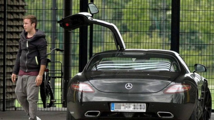 Yerli ve yabancı yıldız isimlerin lüks otomobilleri! 51